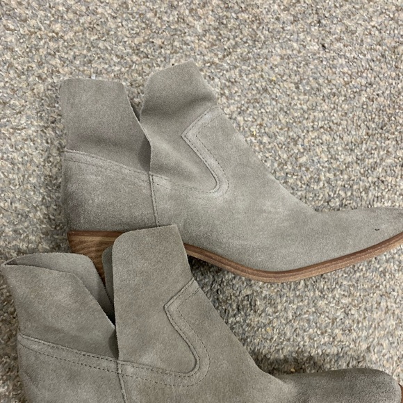 Ankle booties size 8.5 NEW BP Suede Taupe - Picture 13 of 13